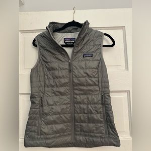NWOT Patagonia Women’s Gray Nano Puff Vest Embroidered Logo Size XS